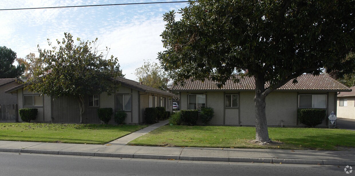Foto del edificio - 2541-2577 N Winton Way