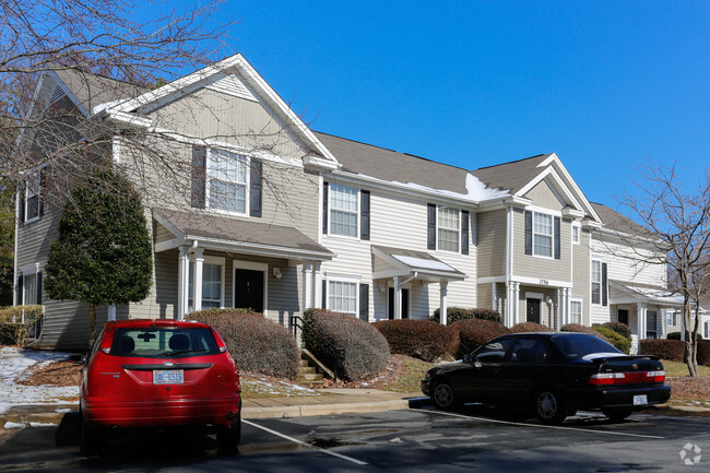 Primary Photo - Cheshire Chase Apartments