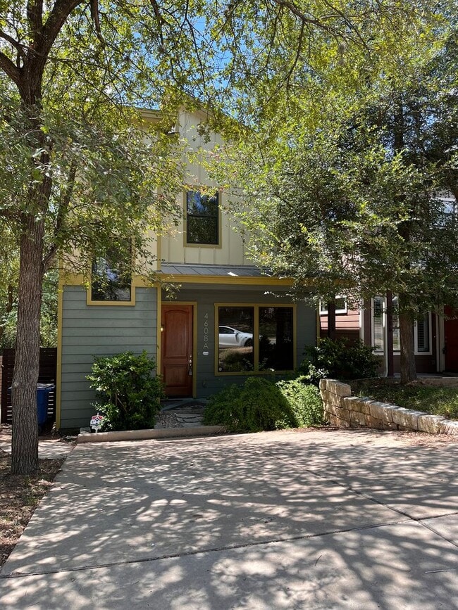 Building Photo - Modern Townhouse Near Mueller