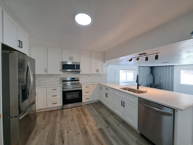 Building Photo - 579 E 300 N
