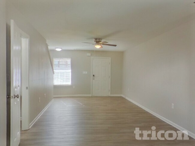 Foto del edificio - 3627 Alexander Forest Dr