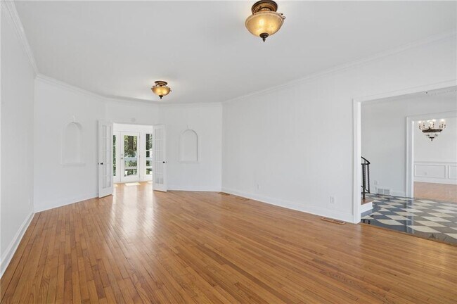 Building Photo - 1190 W Paces Ferry Rd NW