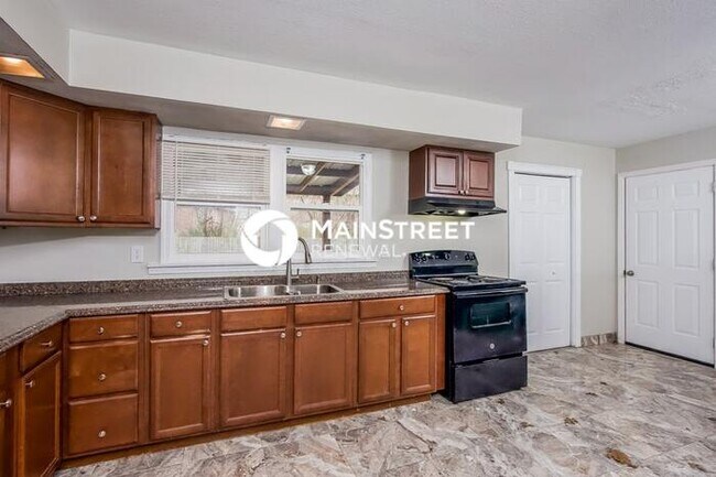 Building Photo - 3 Bedroom Pet-Friendly Home in LOUISVILLE, KY with Main Street Renewal