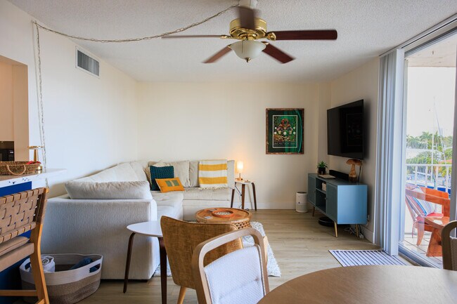 Foto del edificio - 1777 SE 15th St