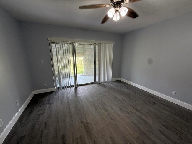 Building Photo - 7355 Woodmont Ter