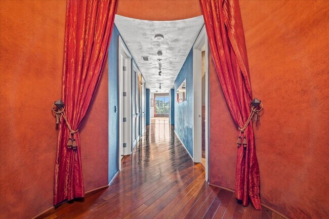 Foto del edificio - 360 E Desert Inn Rd