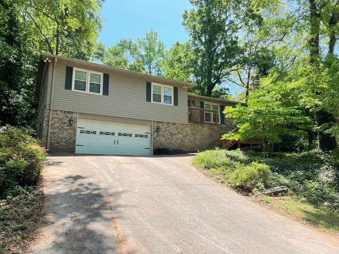 Primary Photo - 3 bed / 2 bath in Beautiful University Hei...