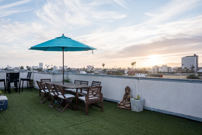 Rooftop Deck - Dining Area - 1511 16th St