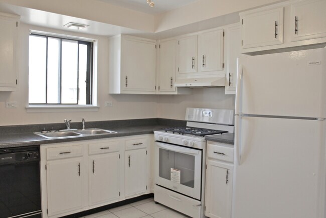 Building Photo - 5351 N Delphia Ave