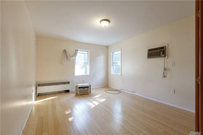Foto del edificio - 150-24-150-84 84th Ave