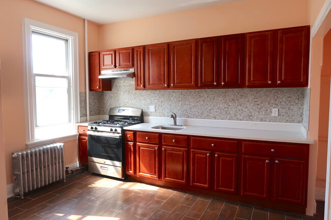 Large Eat-in Kitchen - 142 Overlook St