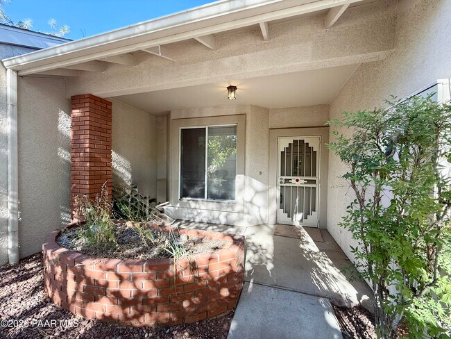 Building Photo - 1460 Loren Dr