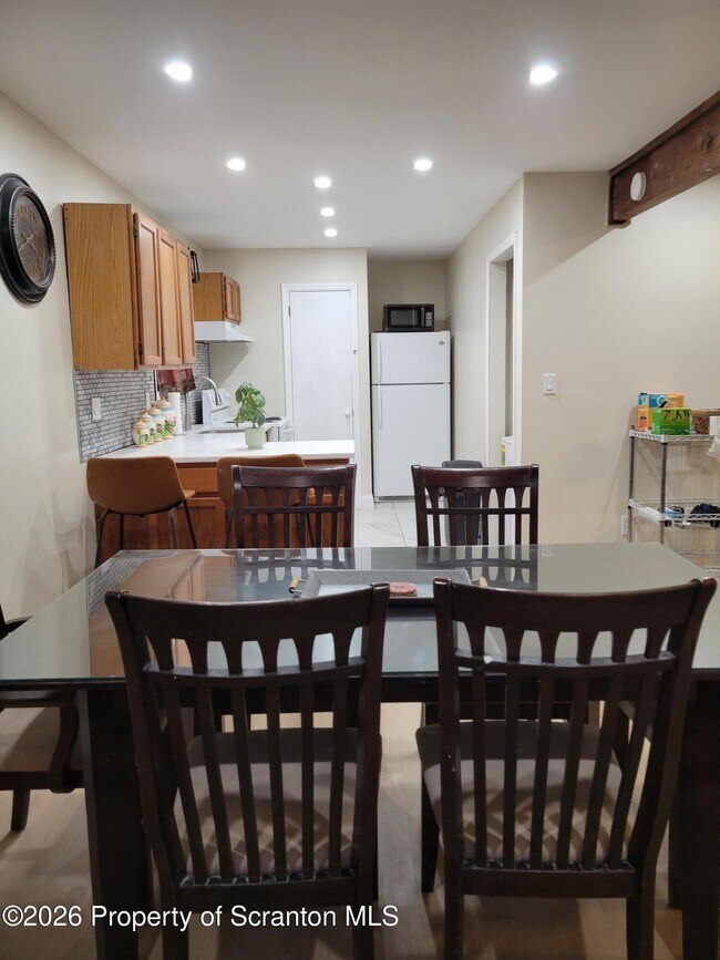 Foto del edificio - 353 Saunders Dr