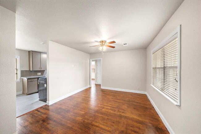 Building Photo - 6630 Lodge St