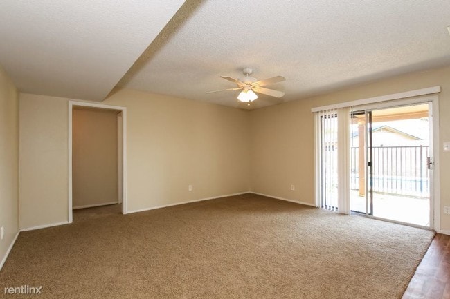 Building Photo - 4521 W Sweetwater Ave