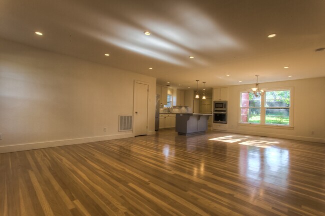 Building Photo - Fantastic Remodel in a Perfect Location!