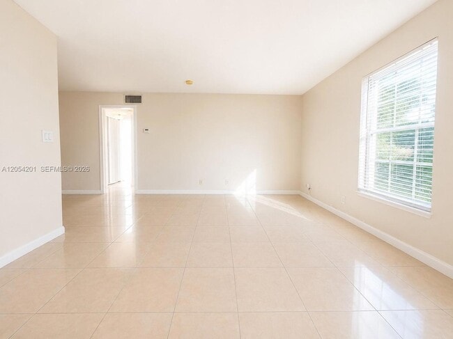 Building Photo - 4951 Wedgewood Way