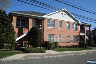 Building Photo - 16 N Maple Ave