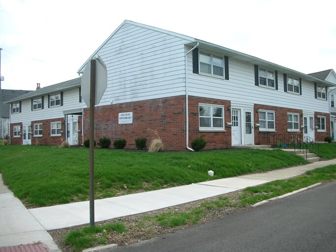 Primary Photo - Aldon Square Town House Apartments