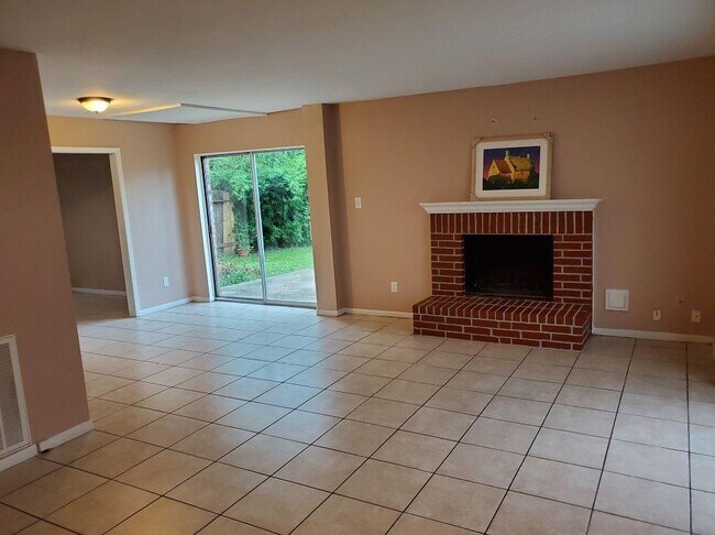 Building Photo - 9205 Carousel Ln