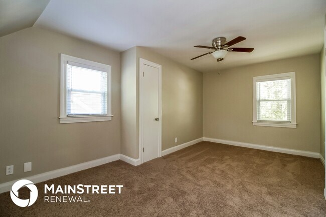 Foto del edificio - 4620 Hillside Dr