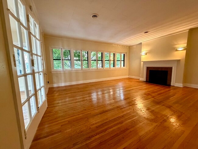 Foto del edificio - 125 Elmwood Ave