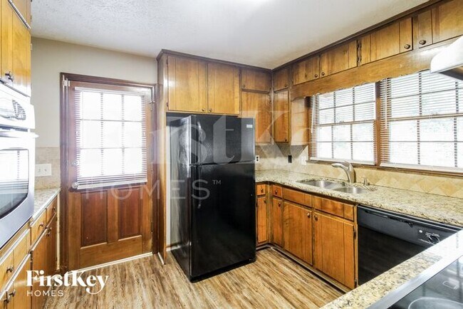 Building Photo - 1739 Killian Hill Rd SW