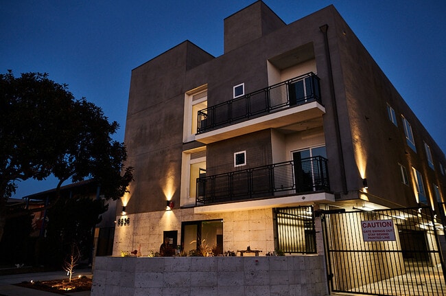 Building Photo - 8836 Reading Ave