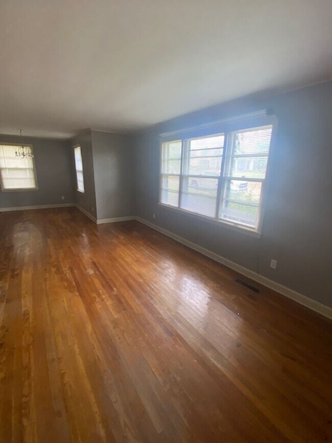 Foto del edificio - Renovated 3 Bedroom 3 Bath Home with Gameroom/4th Bedroom for Rent!
