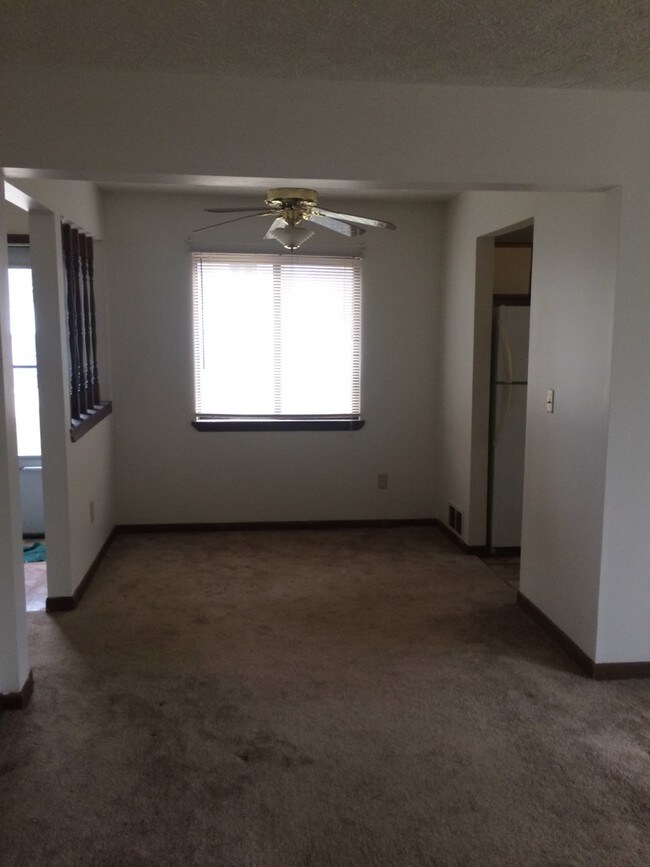 dining - 203 S Center St