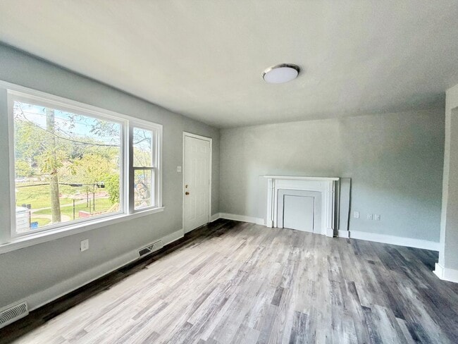 Photo - 1721 Carll St. House