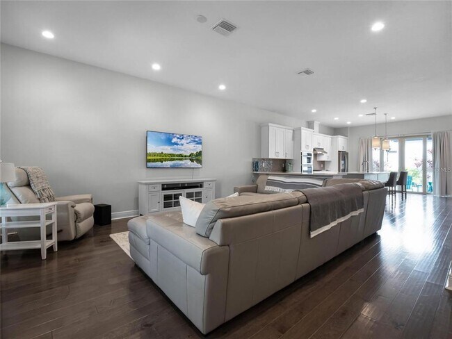 Building Photo - 8926 Bismarck Palm Dr