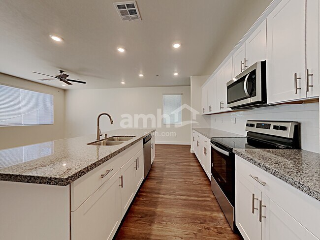 Foto del edificio - 4672 Flaming Ridge Trail