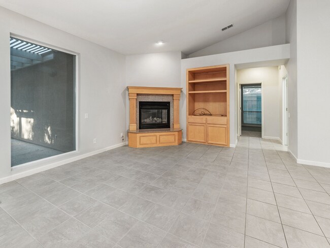 Foto del edificio - 5051 Taylor Way