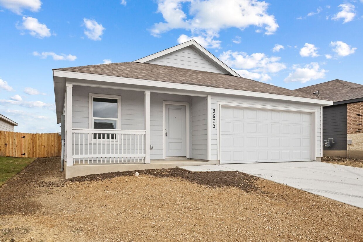 Primary Photo - 3 Bedroom 2 Bathroom located in Starlight ...
