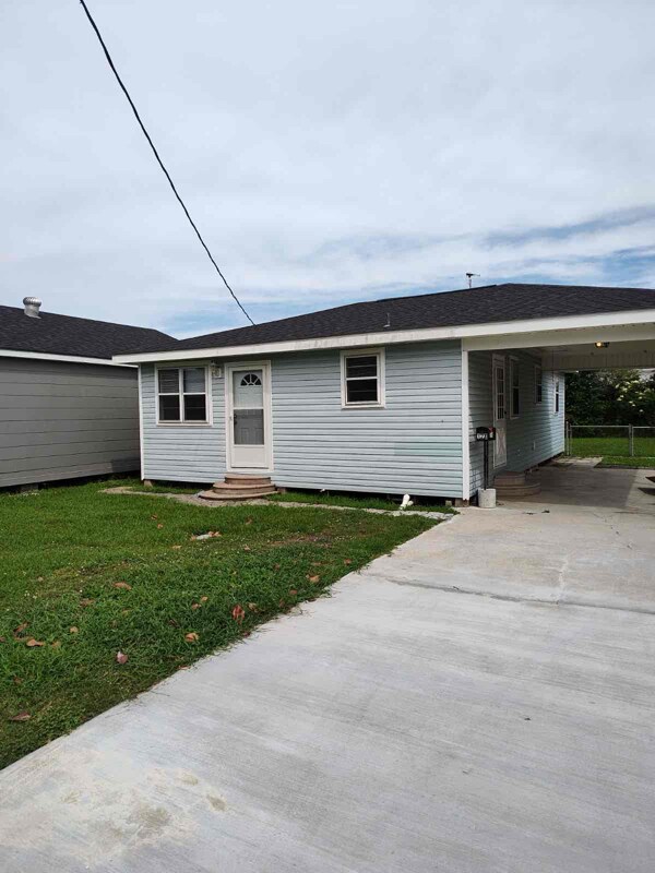 Primary Photo - 128 Barrilleaux St
