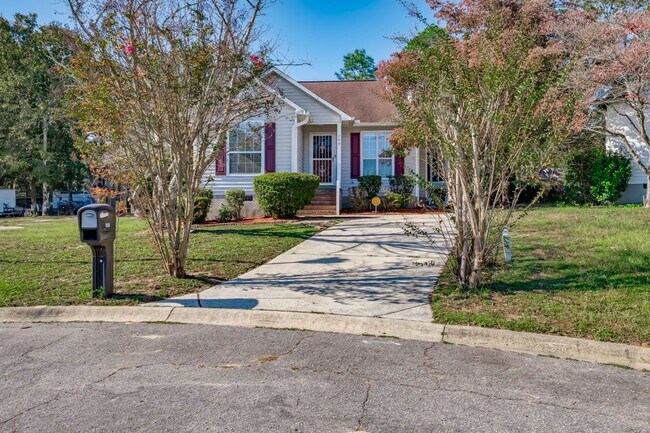 Building Photo - Delightful 3-bedroom, 2-bathroom home loca...