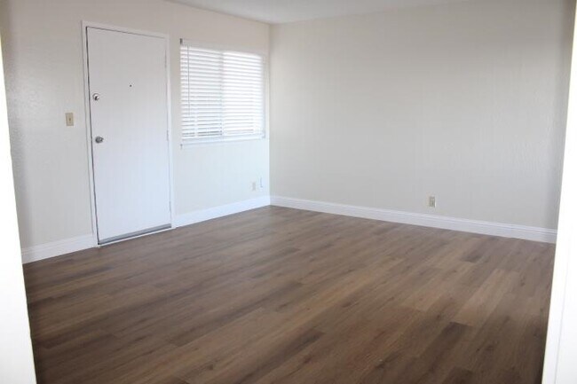 Foto del edificio - 5234 Sacramento Ave