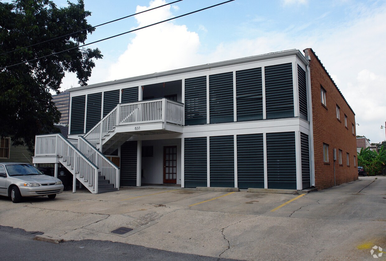 Building Photo - 867 N 6th St