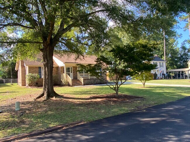Building Photo - 463 Edenderry Way