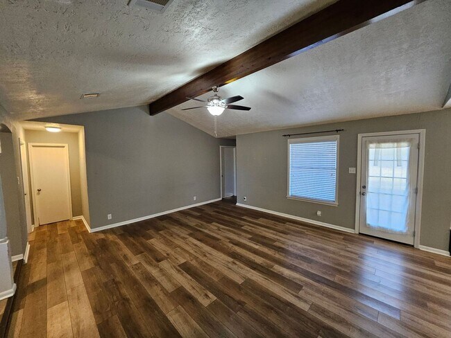 Building Photo - 914 S 10th St