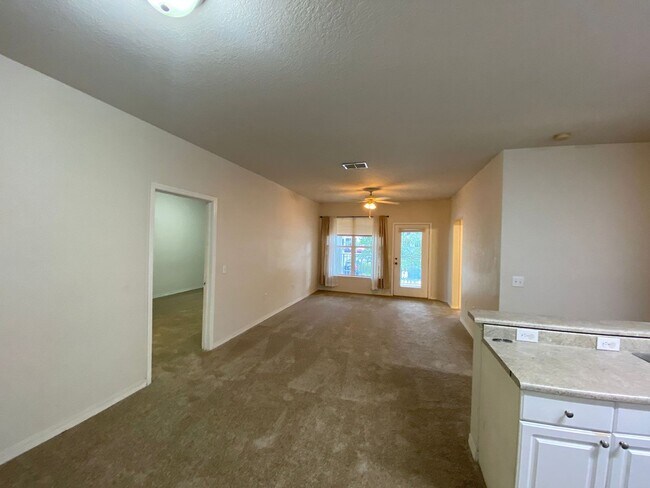 Building Photo - Top floor - 2 Bedrooms, 2 Bathrooms