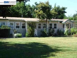 Building Photo - 663 Rose Ave