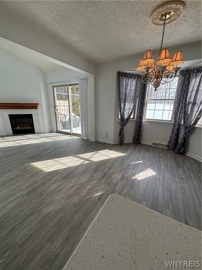 Foto del edificio - 3011 Cloverbank Rd