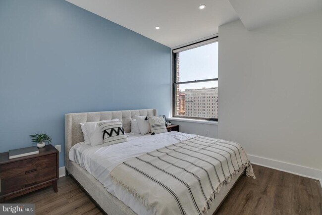 Building Photo - 150 S Independence Mall W