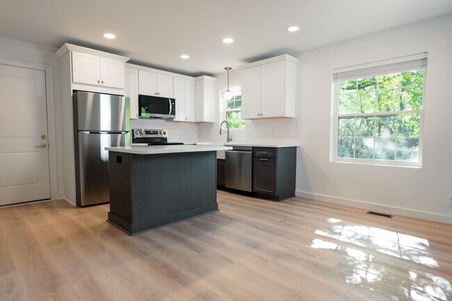 Foto del edificio - 3 Bed, 2 Bath Home in Walking Distance to Downtown Franklin