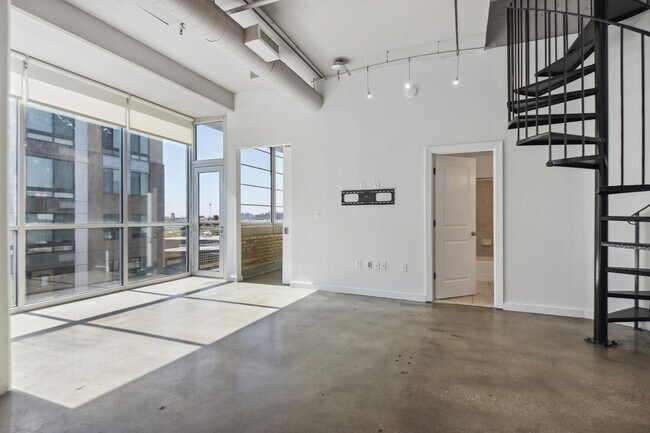Building Photo - 701 Lamont St NW