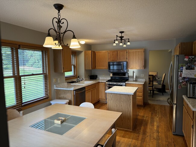 Foto del edificio - 16842 Hanover Ln