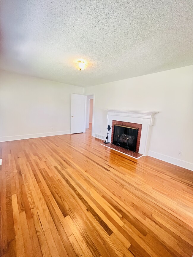 Building Photo - 2619 Crockett Dr