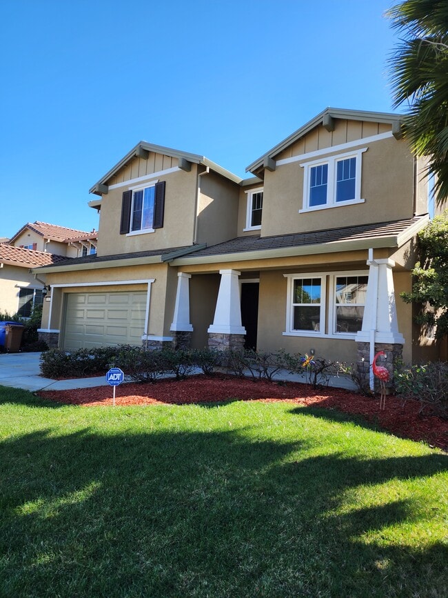 Front View -1 - 207 Hibiscus Way